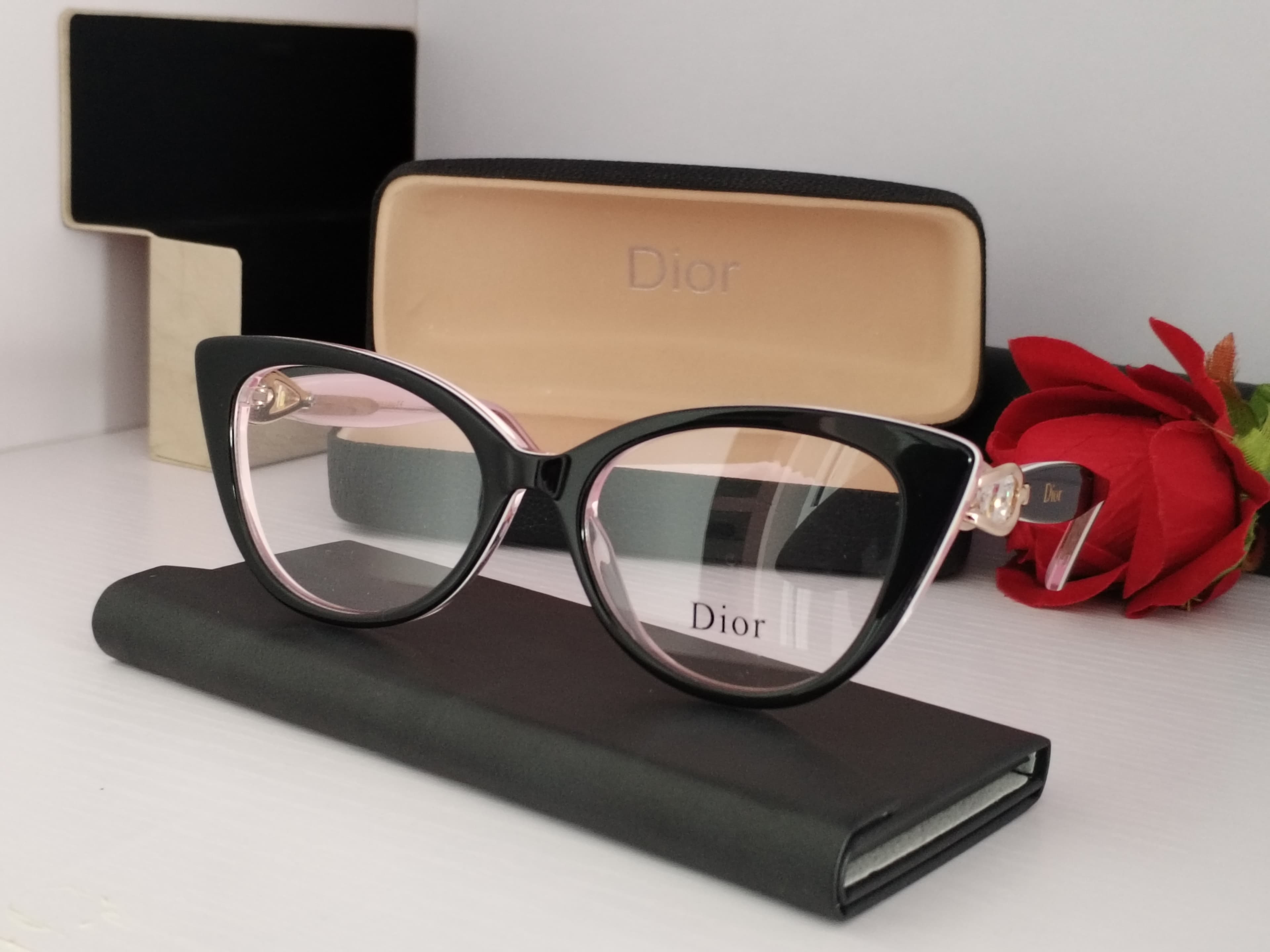 DIOR