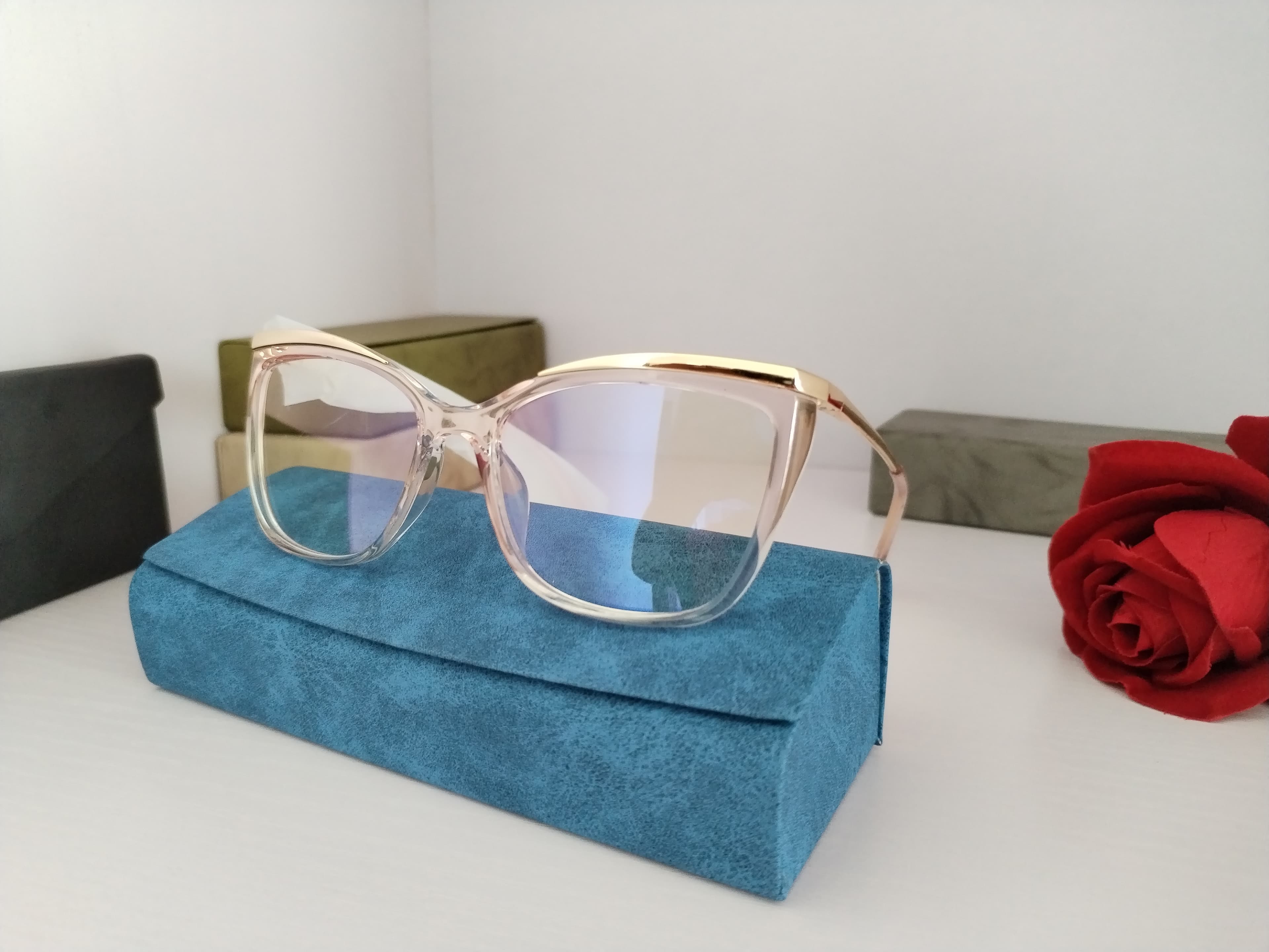 UV GLASSES